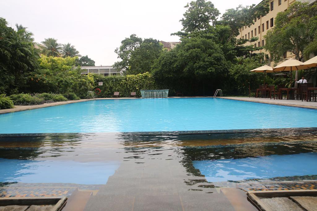 Hôtel Ramada Colombo Extérieur photo